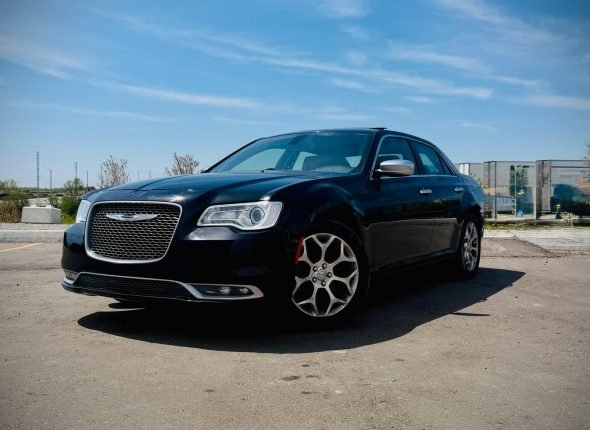 2017-Chrysler-300C-8833055690803242