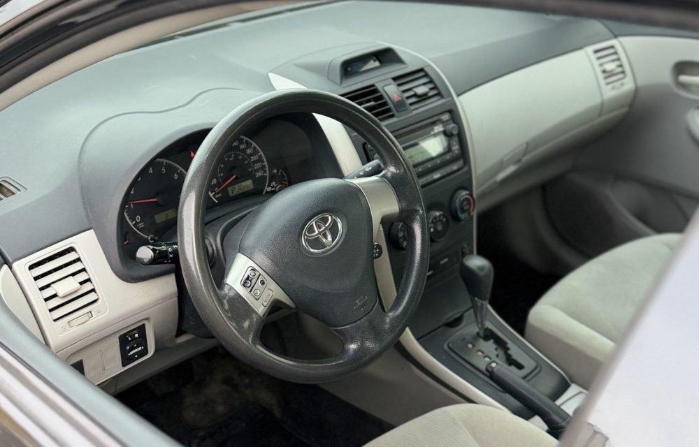 2013-Toyota-Corolla-5440782102398078