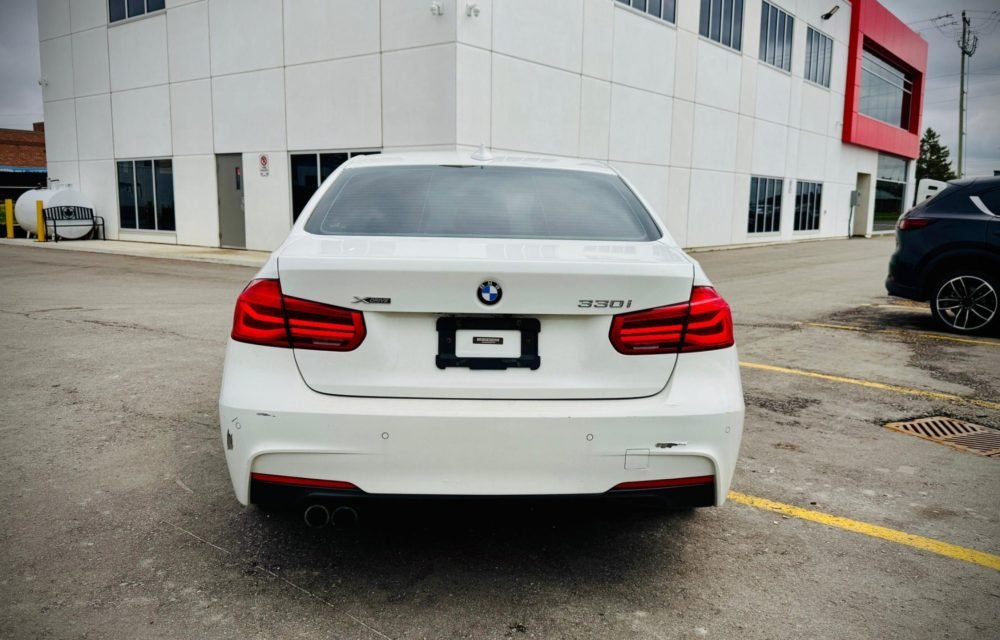 2017-BMW-330i-6355089928044213