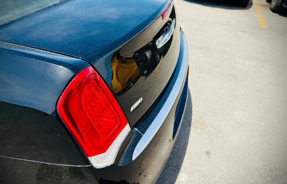 2017-Chrysler-300C-1450877694604371
