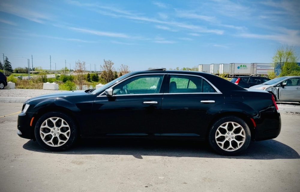 2017-Chrysler-300C-7609606868709649