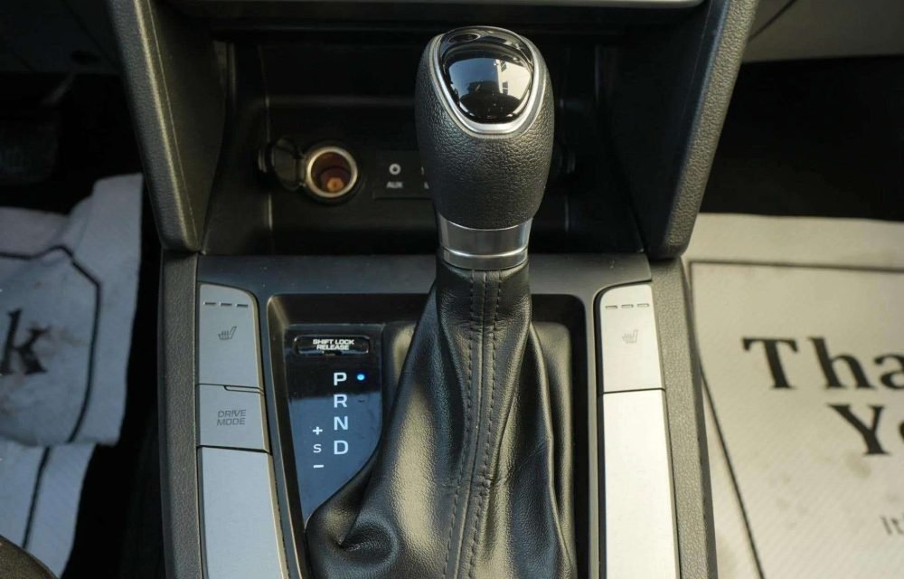 2019-Hyundai-Elantra-10347806485327782