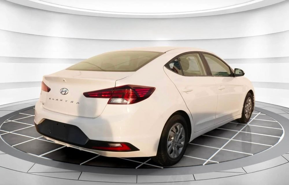 2019-Hyundai-Elantra-14612868952483615