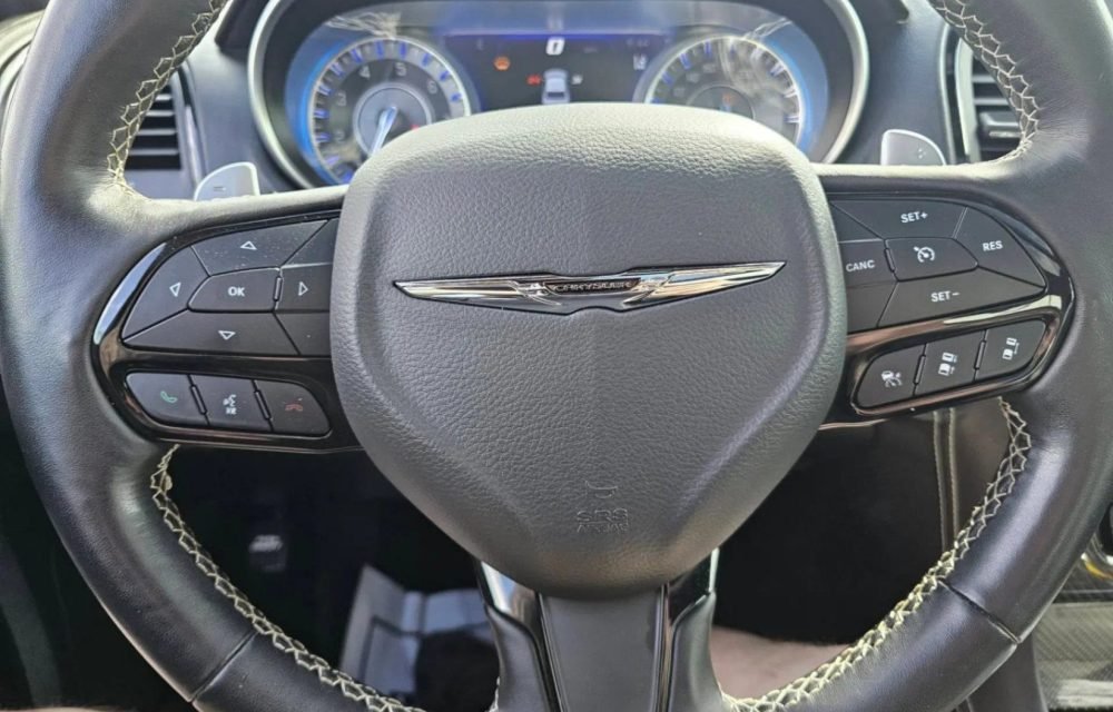 2023-Chrysler-300C-258373989259874