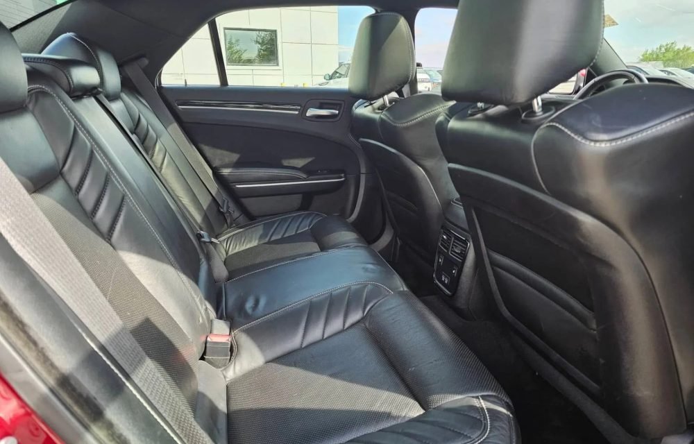 2023-Chrysler-300C-9422386050628222