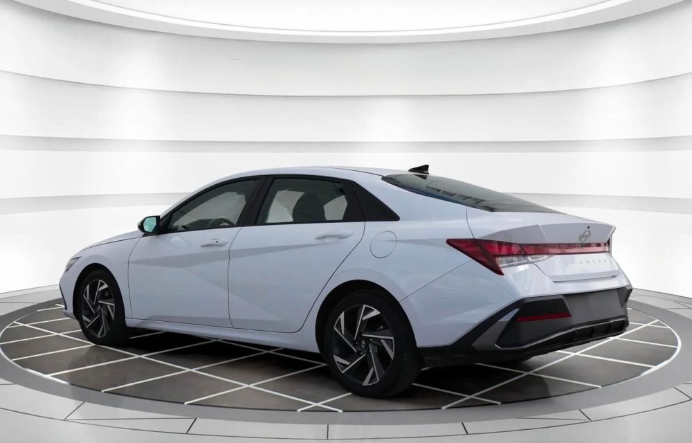 2025-Hyundai-Elantra-3886492550880758