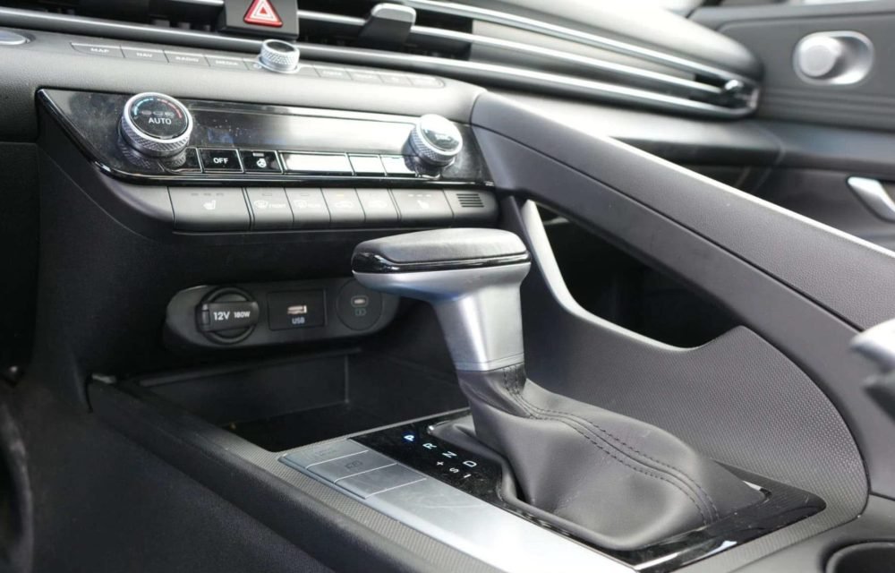 2025-Hyundai-Elantra-5677625870410465